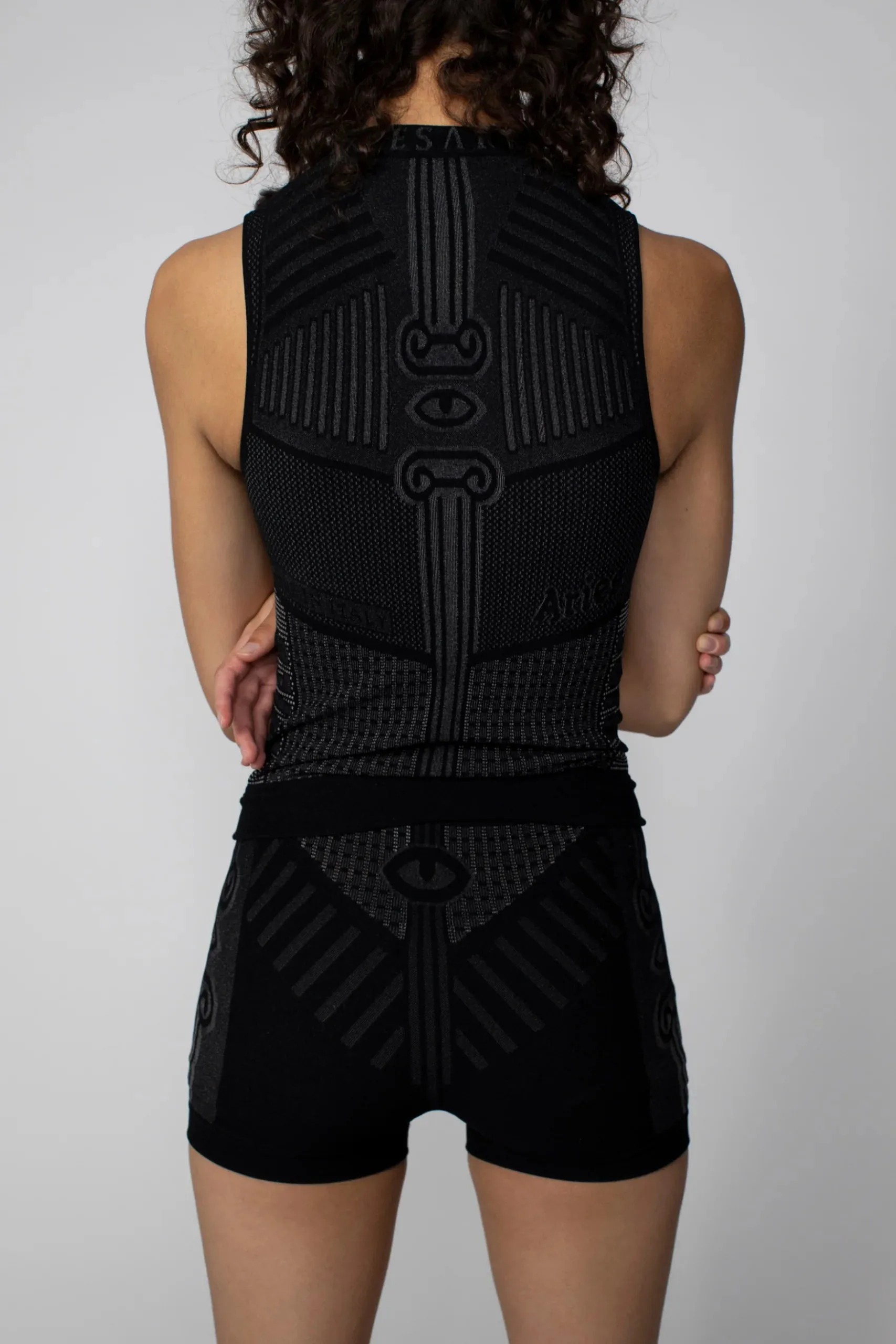 BASE LAYER VEST BLACK / ARIES