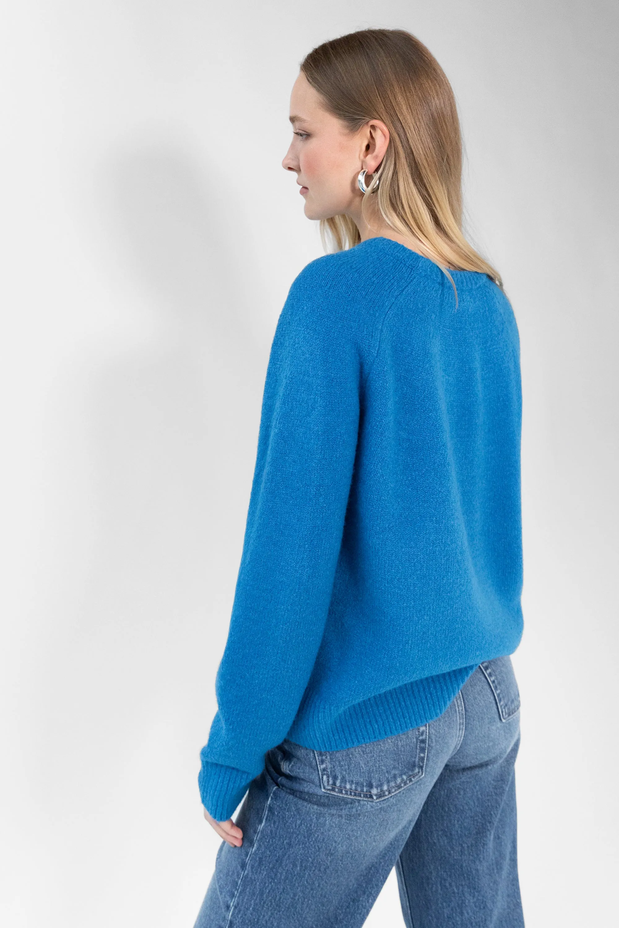 BLUE CREWNECK SWEATER