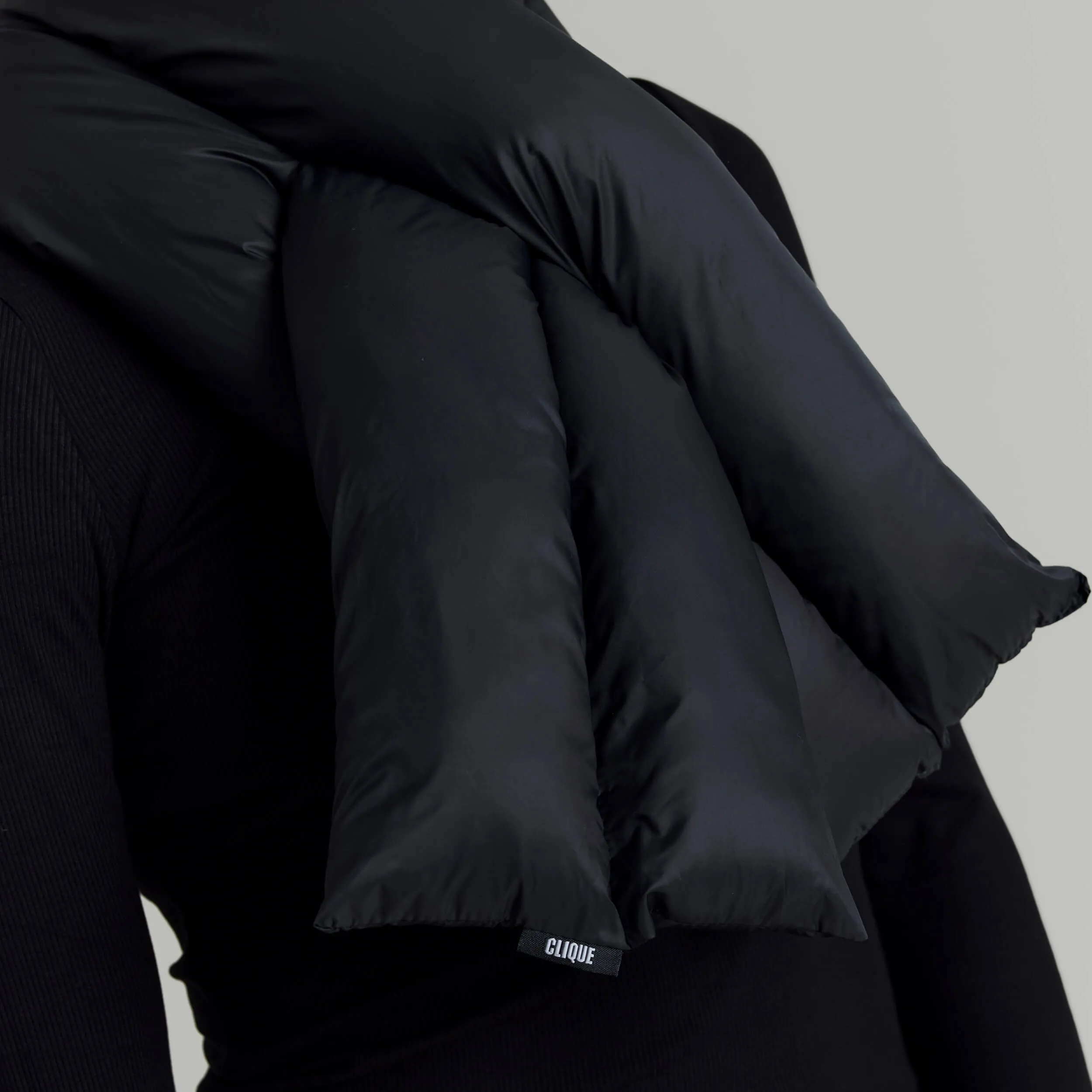 CLQ Puffer Scarf - Black