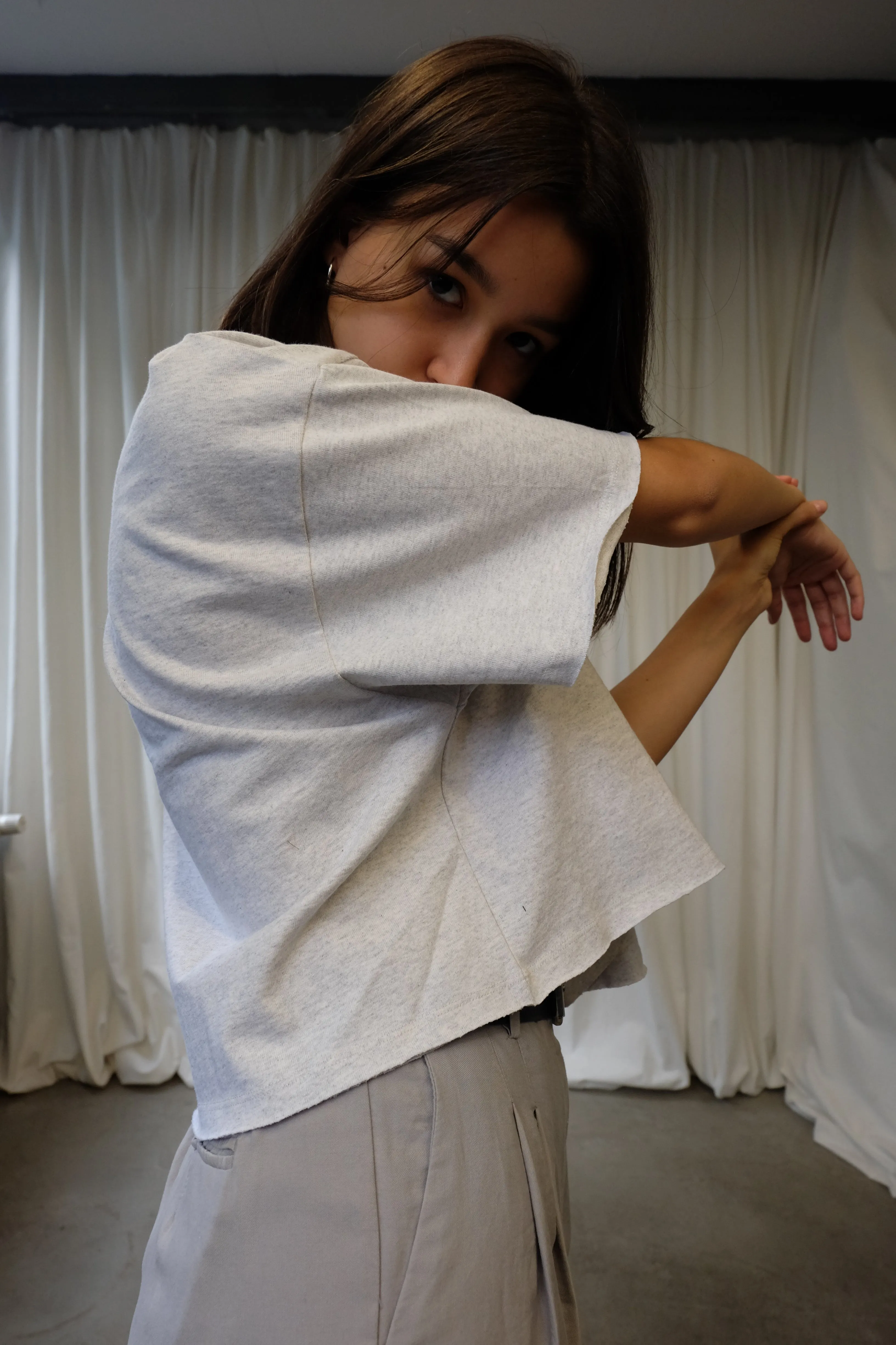 CROPPED HEAVY COTTON SWEATER SHIRT IN WHITE GREY MELANGE