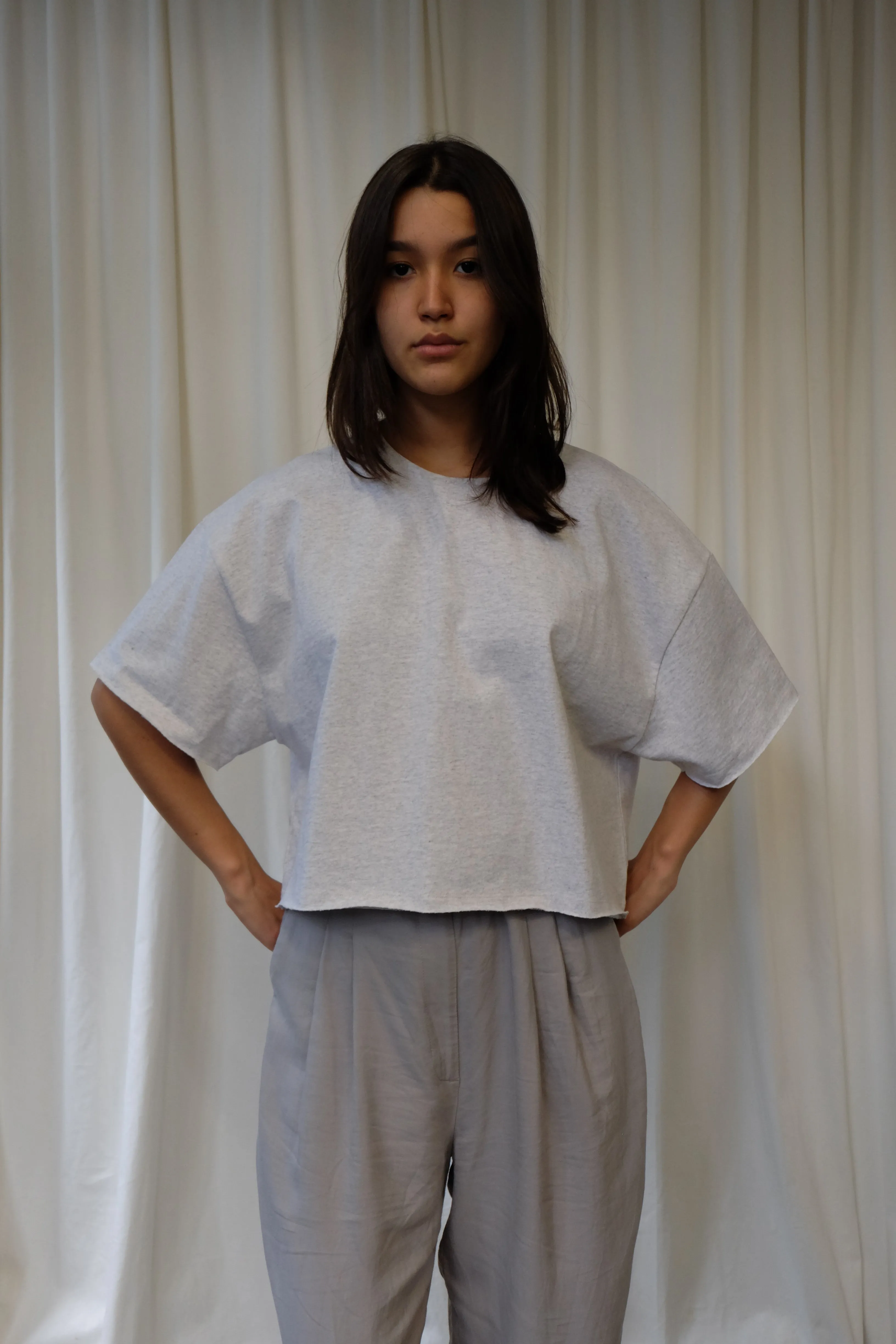 CROPPED HEAVY COTTON SWEATER SHIRT IN WHITE GREY MELANGE