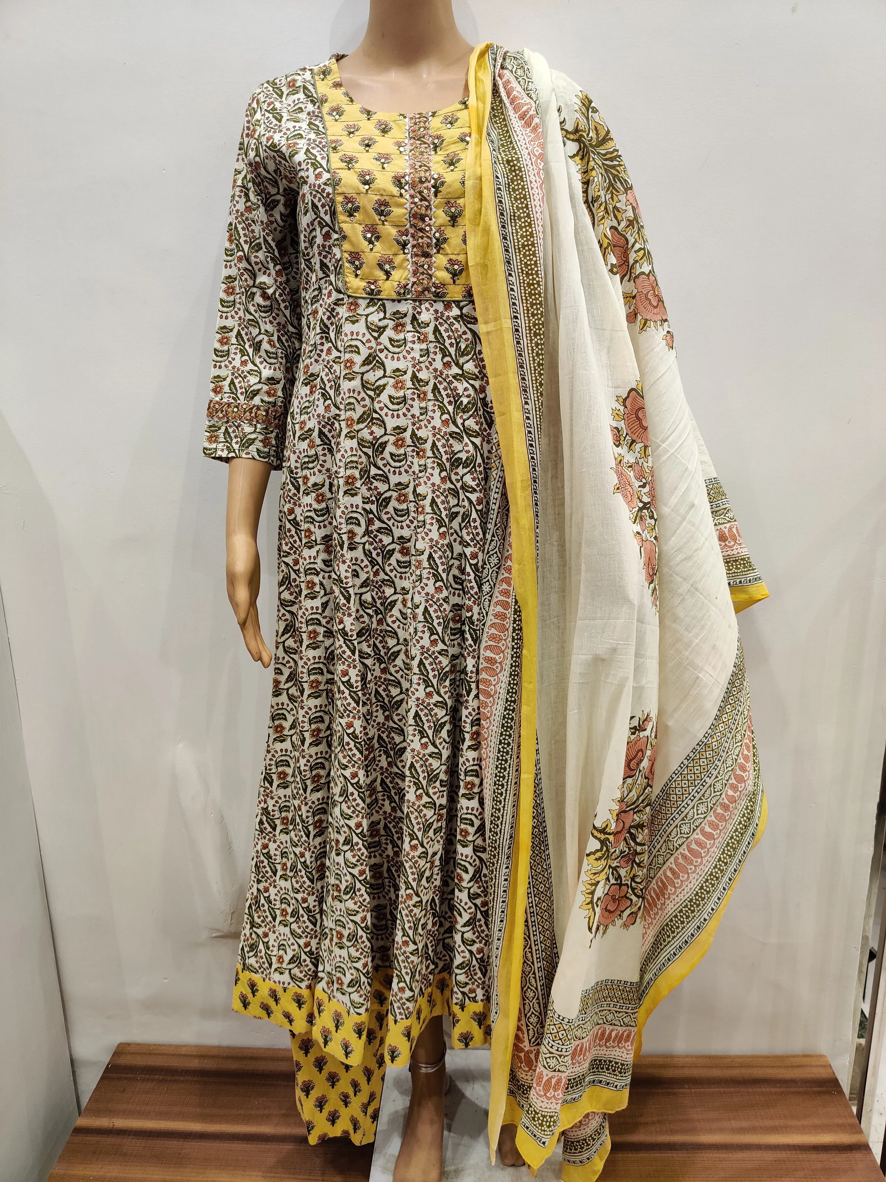 Hosta Kurta pant with dupatta