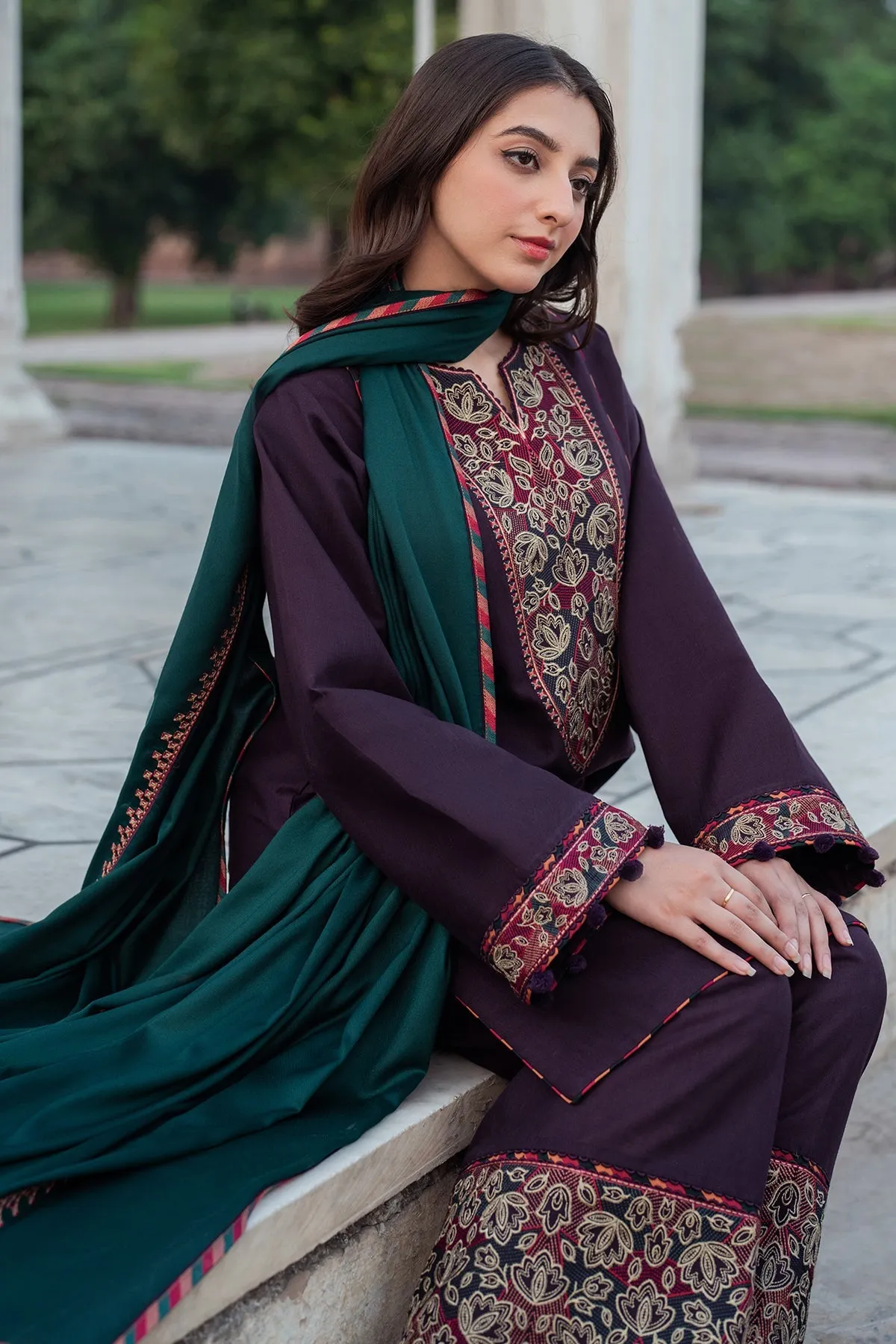 Jazmin Delia Fall/Winter – Embroidered Slub Khaddar D1