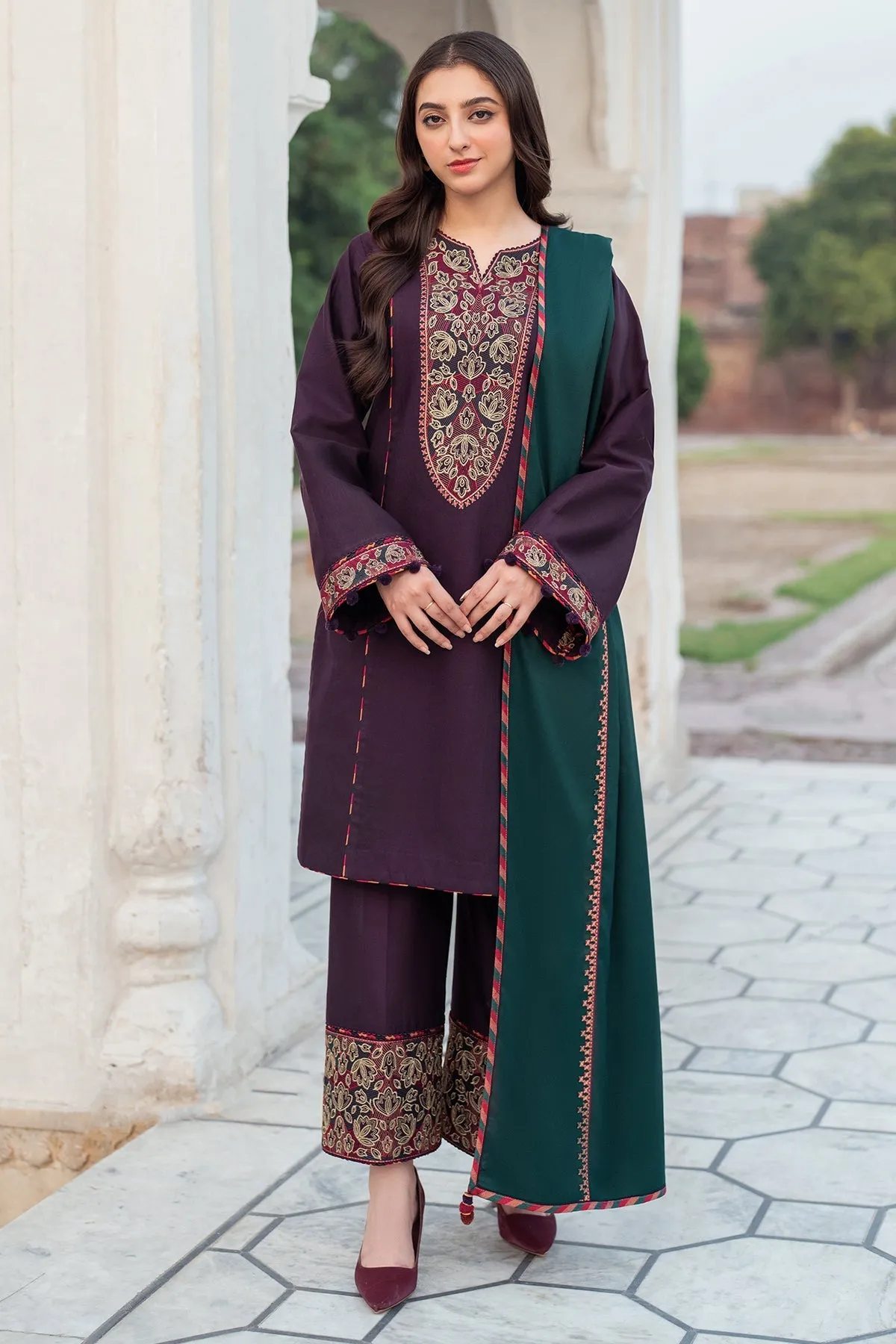 Jazmin Delia Fall/Winter – Embroidered Slub Khaddar D1