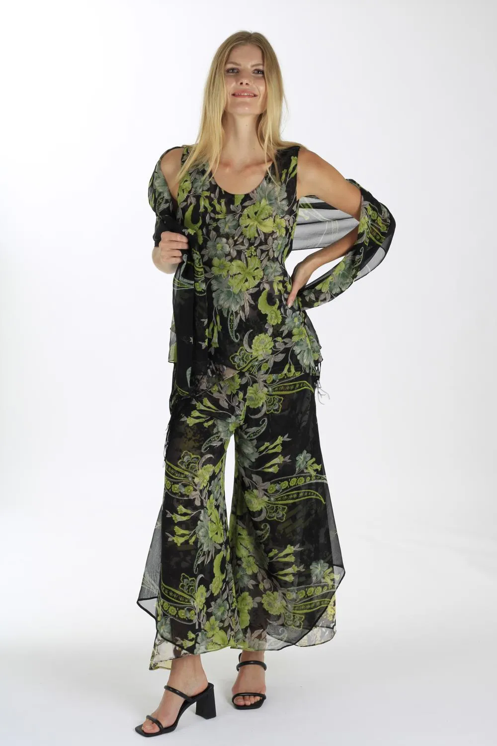 THE REVERSIBLE REVOLVING PANT SET IN PRINT GREEN