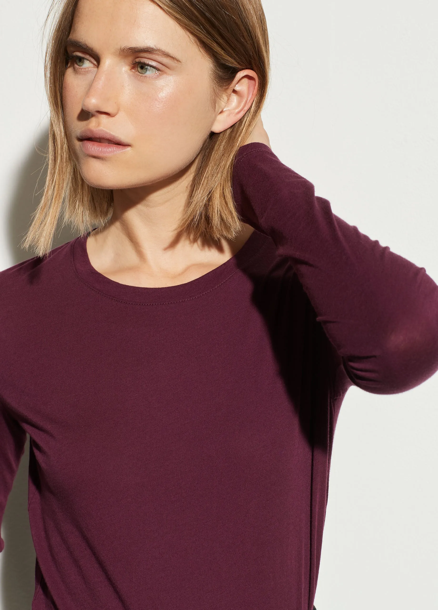 VINCE - Essential Long Sleeve Crew in Plum